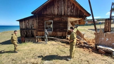 Расчистка территории на Ольхоне: подозрительно близко к туристическим проектам