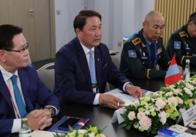 Курс на укрепление взаимодействия: Сергей Шойгу провел встречу с министром обороны Монголии