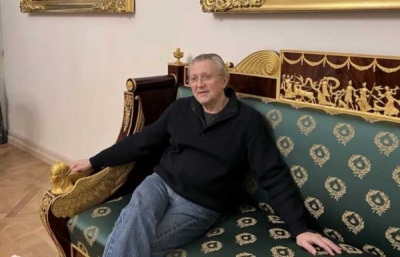 Сенатор Ярошук и криминальный мир: неожиданное фото на фоне траурной лавочки