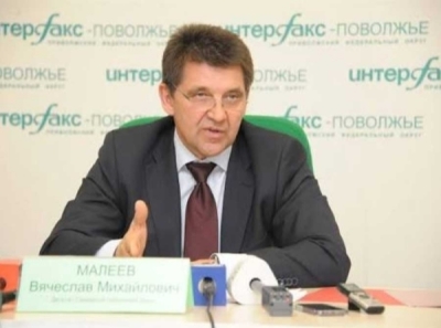 Малеев вручил центру Трояна символический ключ от первого дрона