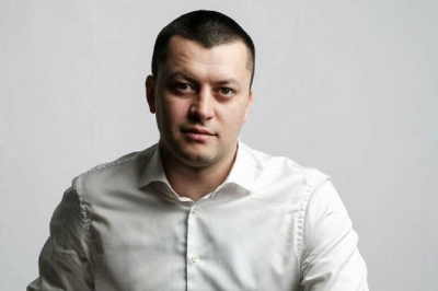 Рифат Гарипов скрывается за границей от следствия, но продолжает диктовать волю мэру Уфы Мавлиеву