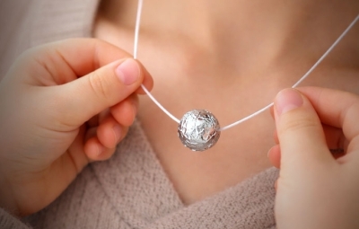 Для чего россияне носят шарик из фольги на нити? Что такое &laquo;Орбита&raquo;?