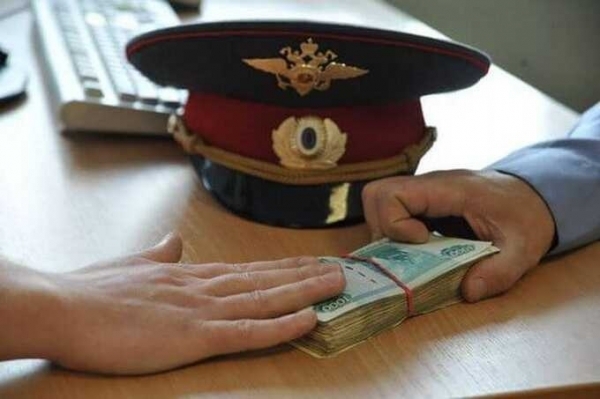 Силовик Сергей Богоцан переставляет госномера между люксовыми иномарками